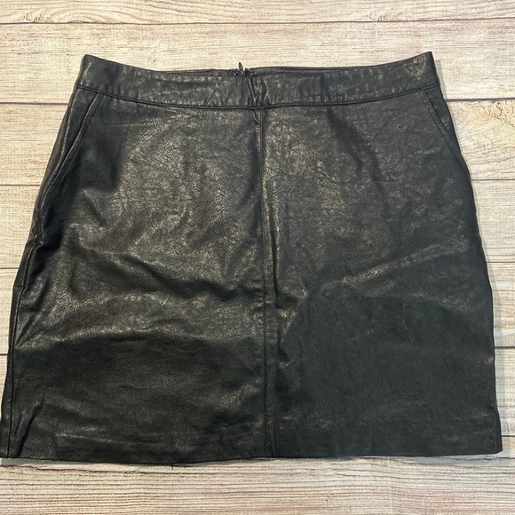 Forever 21 Dresses & Skirts - Forever 21 vegan leather skirt size large black